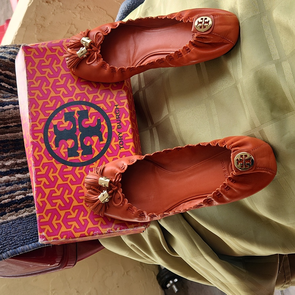 Tory Birch leather ballet flats, orange, rounded toe size 8.5 (like new) - Picture 9 of 10